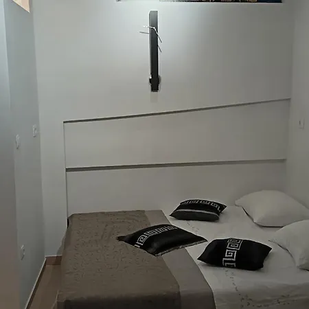 Apartman Little Garden House-omis Center