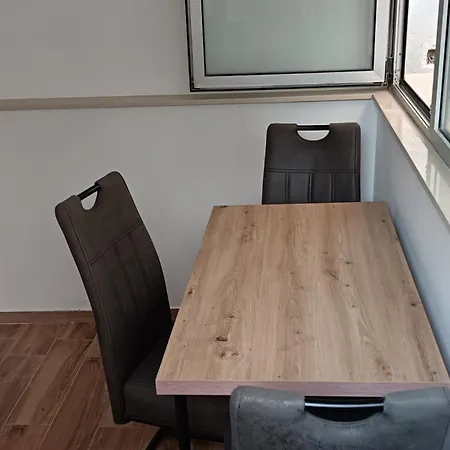 Apartment Little Garden House-omis Center *